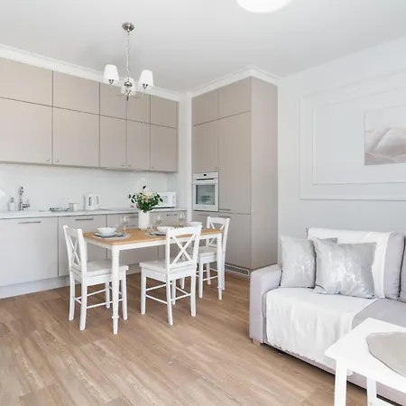 White Elegance With Ac & Free Garage By Renters 아파트