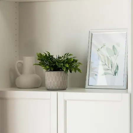 아파트 White Elegance With Ac & Free Garage By Renters 포즈난