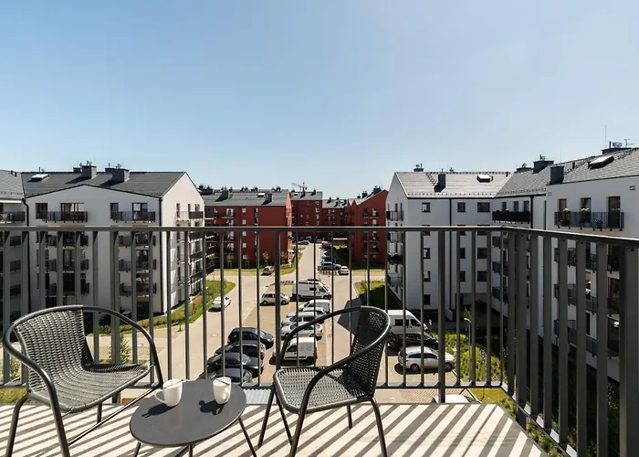 White Elegance With Ac & Free Garage By Renters Poznan