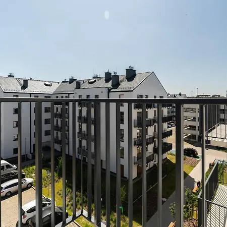 Apartment White Elegance With Ac & Free Garage By Renters