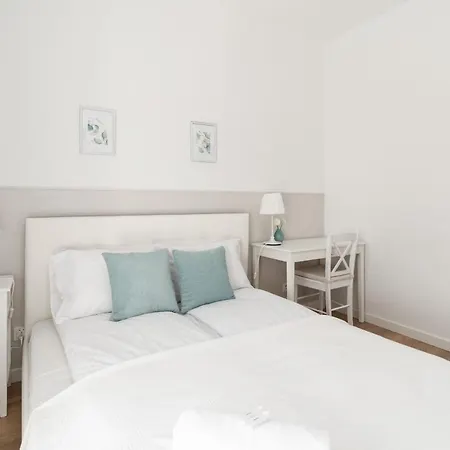 Apartment White Elegance With Ac & Free Garage By Renters