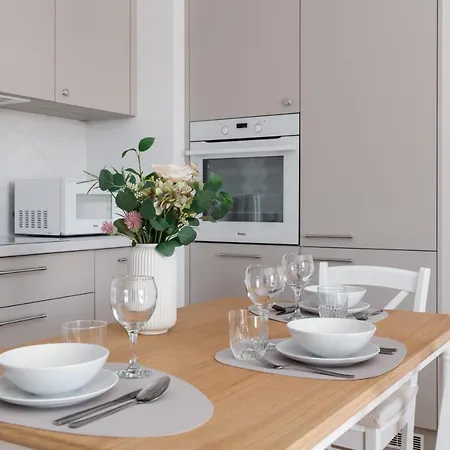 White Elegance With Ac & Free Garage By Renters Apartment Poznan