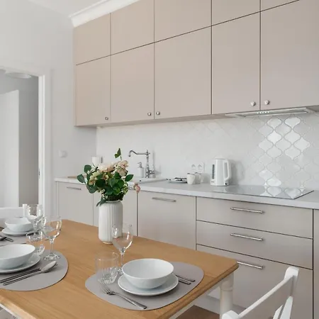 Apartment White Elegance With Ac & Free Garage By Renters Poznan