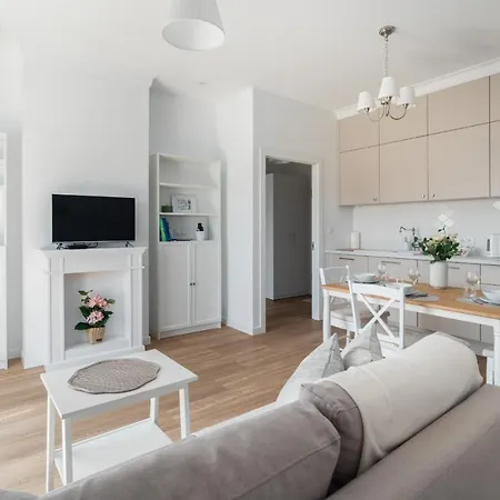 White Elegance With Ac & Free Garage By Renters Appartement *