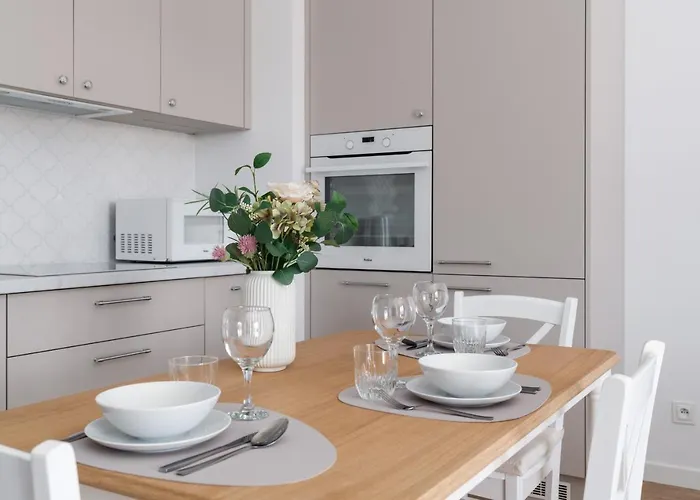 White Elegance With Ac & Free Garage By Renters Apartament Poznań