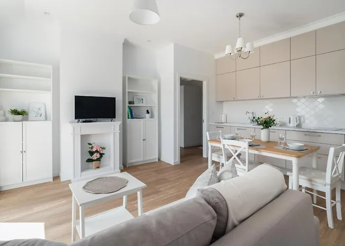 White Elegance With Ac & Free Garage By Renters Apartament *